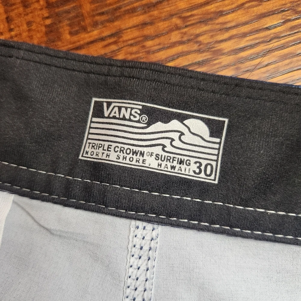 Vans Off The Wall swim Board Shorts Blue hawaiian Size 30 Mens NWT 8 inch inseam